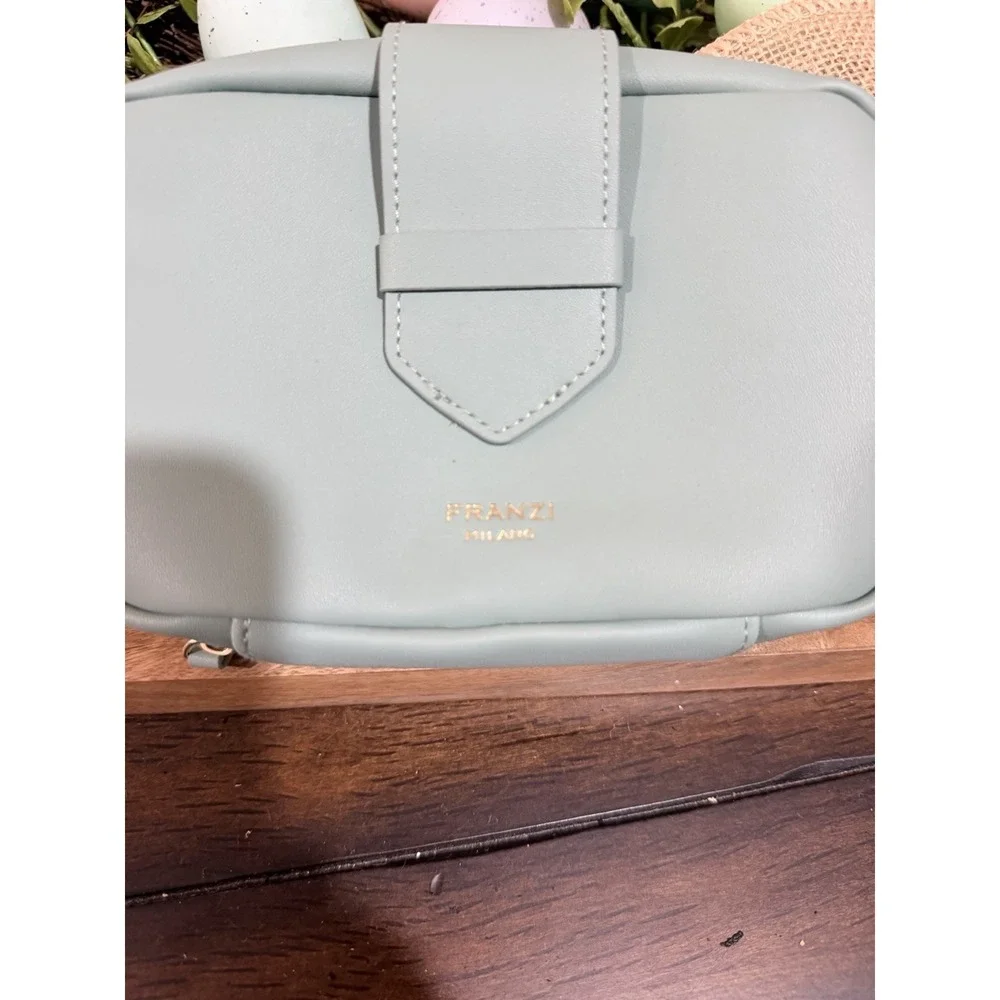 FRANZI MILANO Green Makeup Bag / Cosmetic Case with Zipper Closure